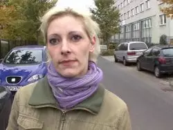 Ein heißes Luder mit feuchter Pussy lutscht einen strammen Schwanz