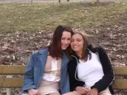 Lesbische Luder schlecken sich ihre blanken Lustgrotten im Freien