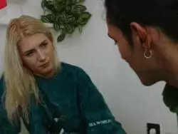Die Lady wird von ihrem Kerl gebumst