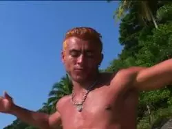 Hübscher Homosexueller wird in seinen knackigen Arsch gevögelt