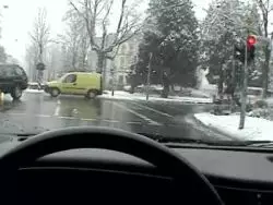 Draller Riemen wird von einer Mature in Unterwäsche verschlungen 